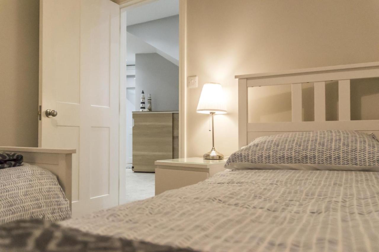 Sea Legs - 2 Bedroom Apartment - Tenby Exteriör bild