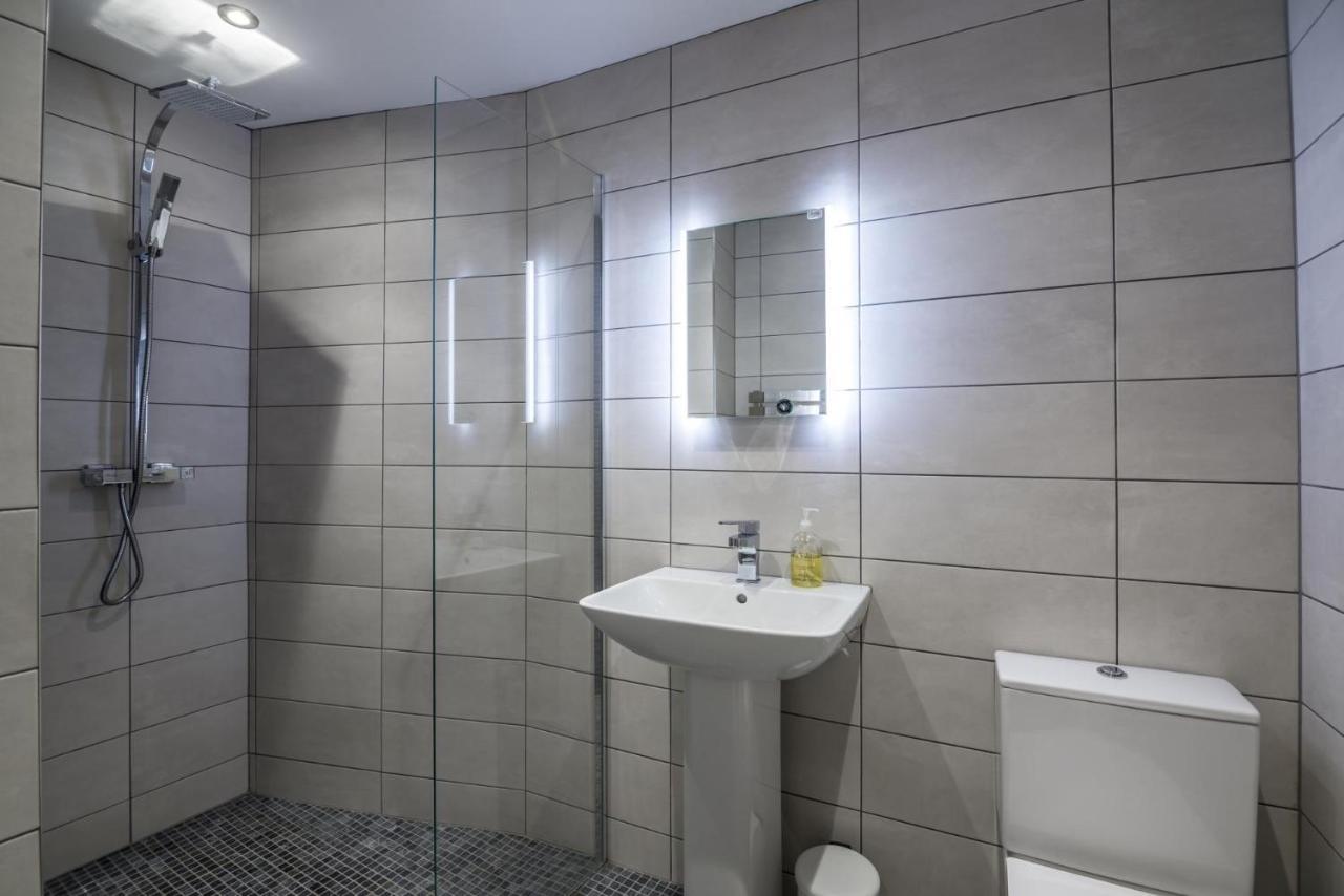 Sea Legs - 2 Bedroom Apartment - Tenby Exteriör bild