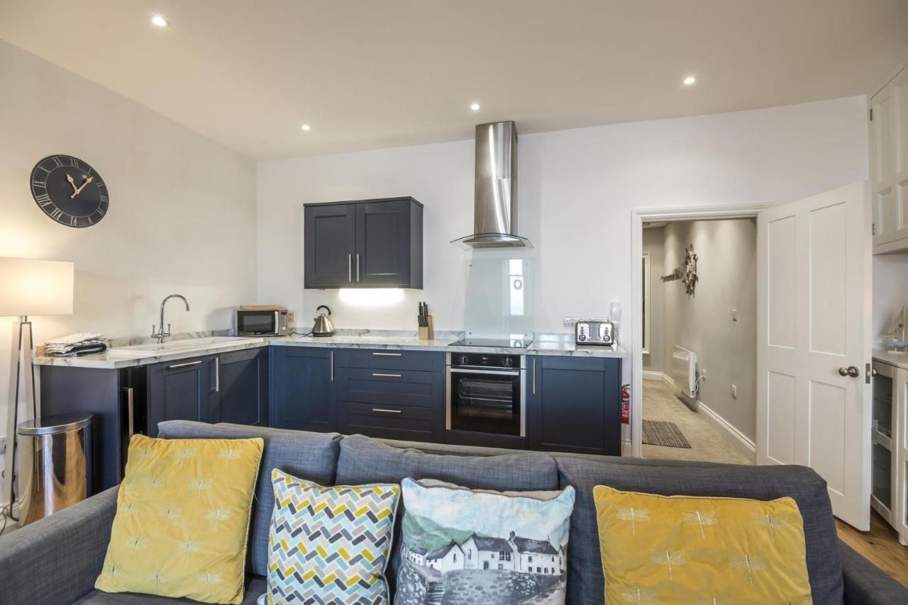 Sea Legs - 2 Bedroom Apartment - Tenby Exteriör bild