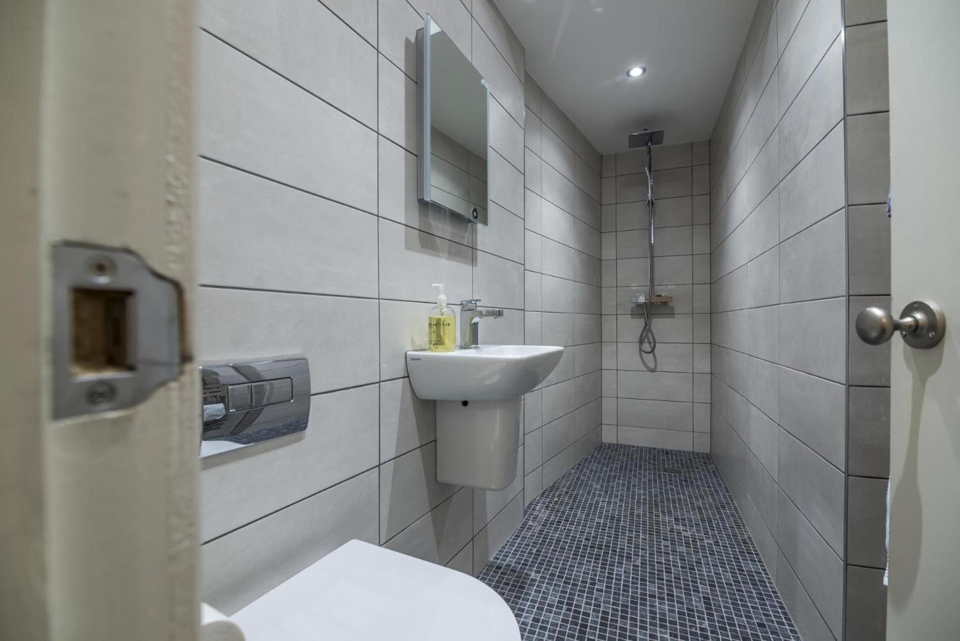 Sea Legs - 2 Bedroom Apartment - Tenby Exteriör bild