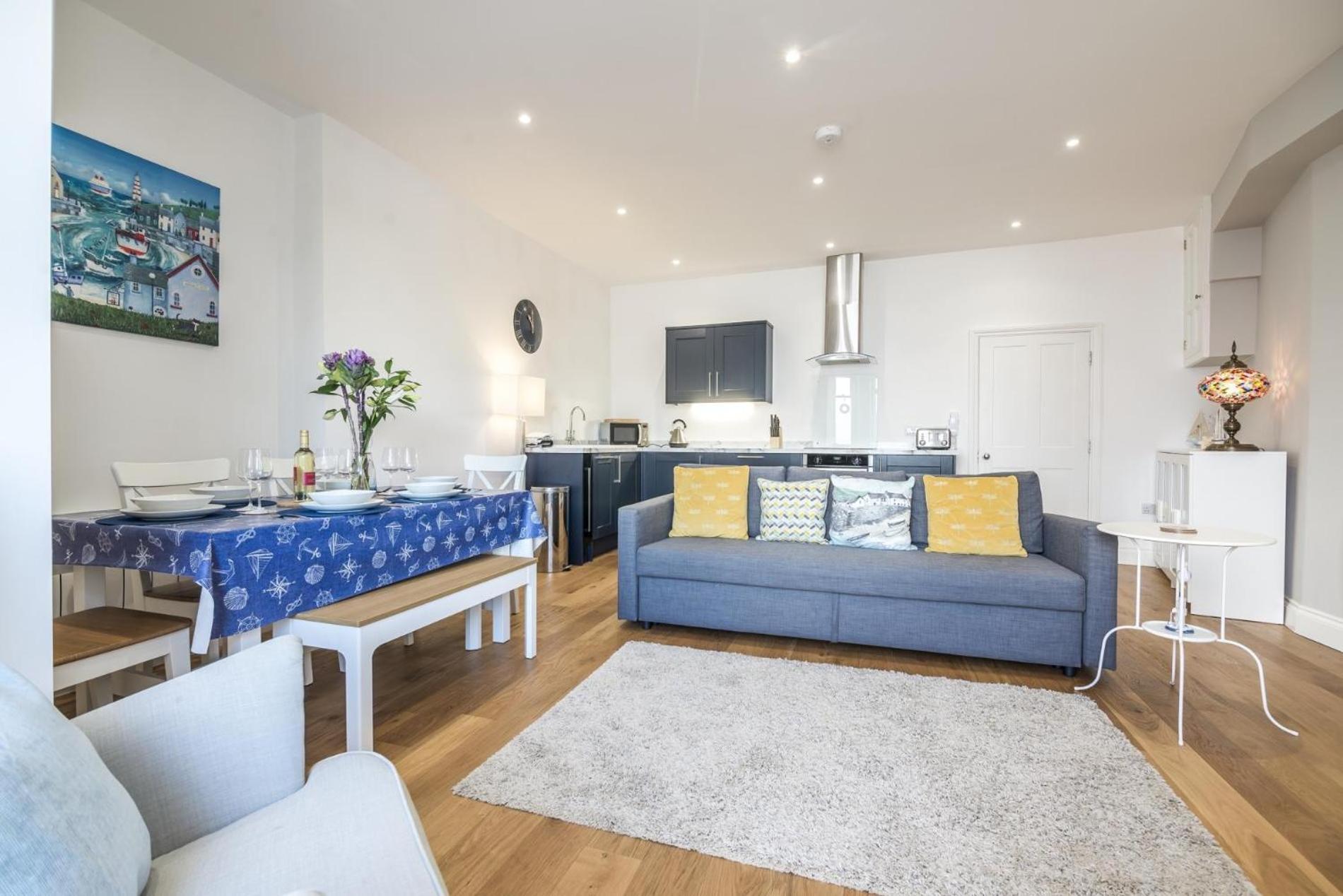 Sea Legs - 2 Bedroom Apartment - Tenby Exteriör bild